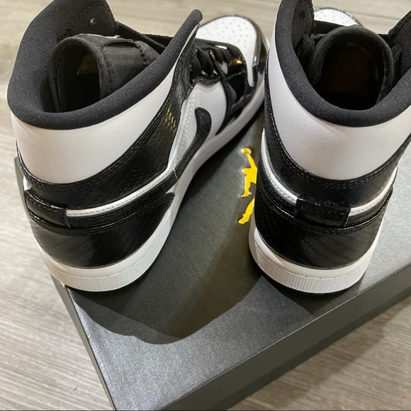 Air Jordan 1 Mid Black/White - Picture 5 of 7